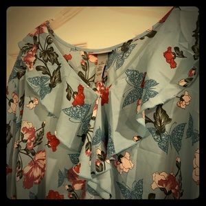 BEAUTIFUL NWT blouse!